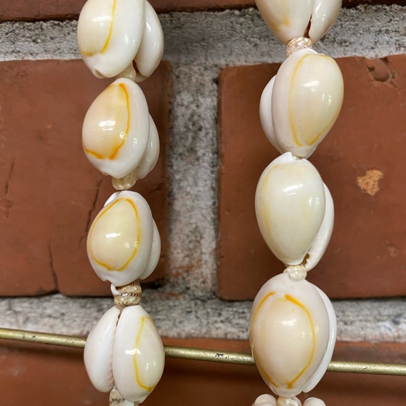 Puka shell necklace - Picture 1 of 3
